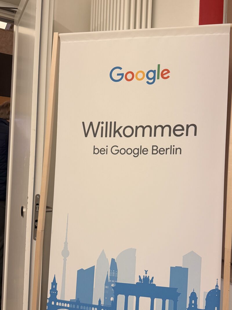 Willkommen bei Google Berlin banner at entrance
